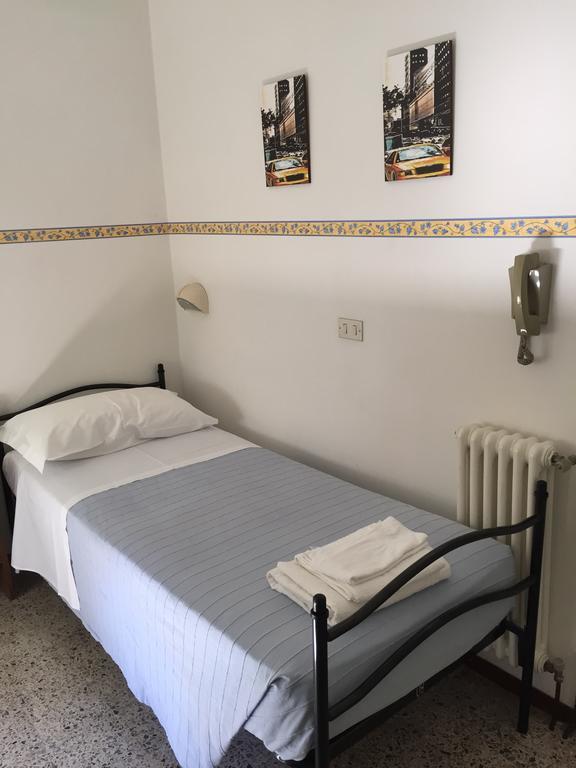 Hotel Zaghini Rimini Kamer foto
